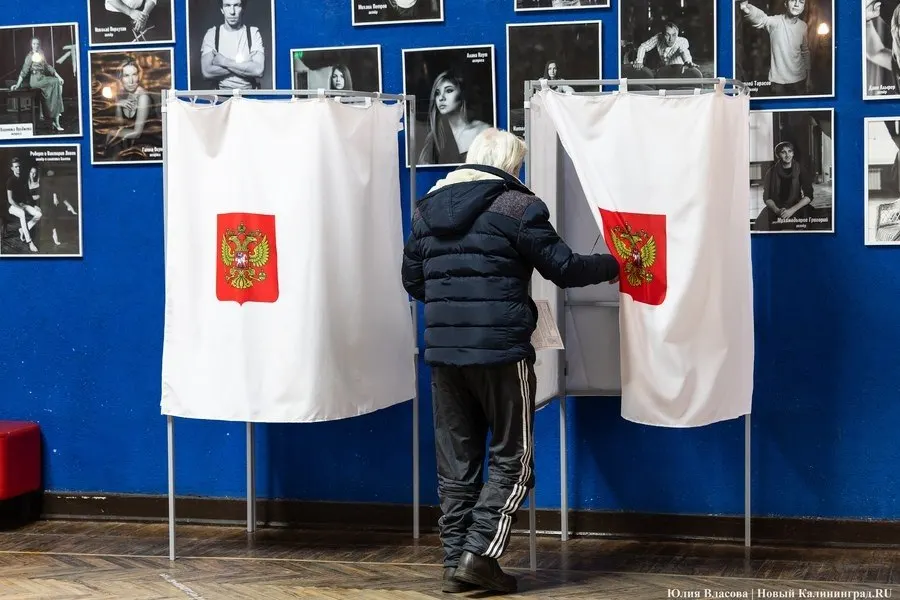 Обсуждается возможность разделения сроков выборов на федеральном и региональном уровнях, что может снизить нагрузку на избирательные комиссии, но вызывает вопросы у экспертов.